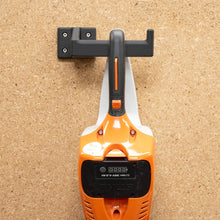 Laden Sie das Bild in den Galerie-Viewer, Wandhalter Heckenschere für Bosch Einhell STIHL Makita Halterung Universal