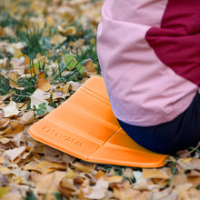 Laden Sie das Bild in den Galerie-Viewer, Sitzkissen Sitzmatte Sitzunterlage Faltbar Outdoor Kissen Wandern Stadionkissen Orange