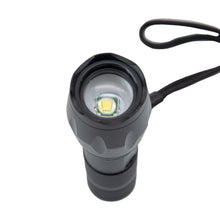 Laden Sie das Bild in den Galerie-Viewer, Taschenlampe LED Strahler Superbeam Flashlight SOS Taktische Lampe IP44 Leuchte